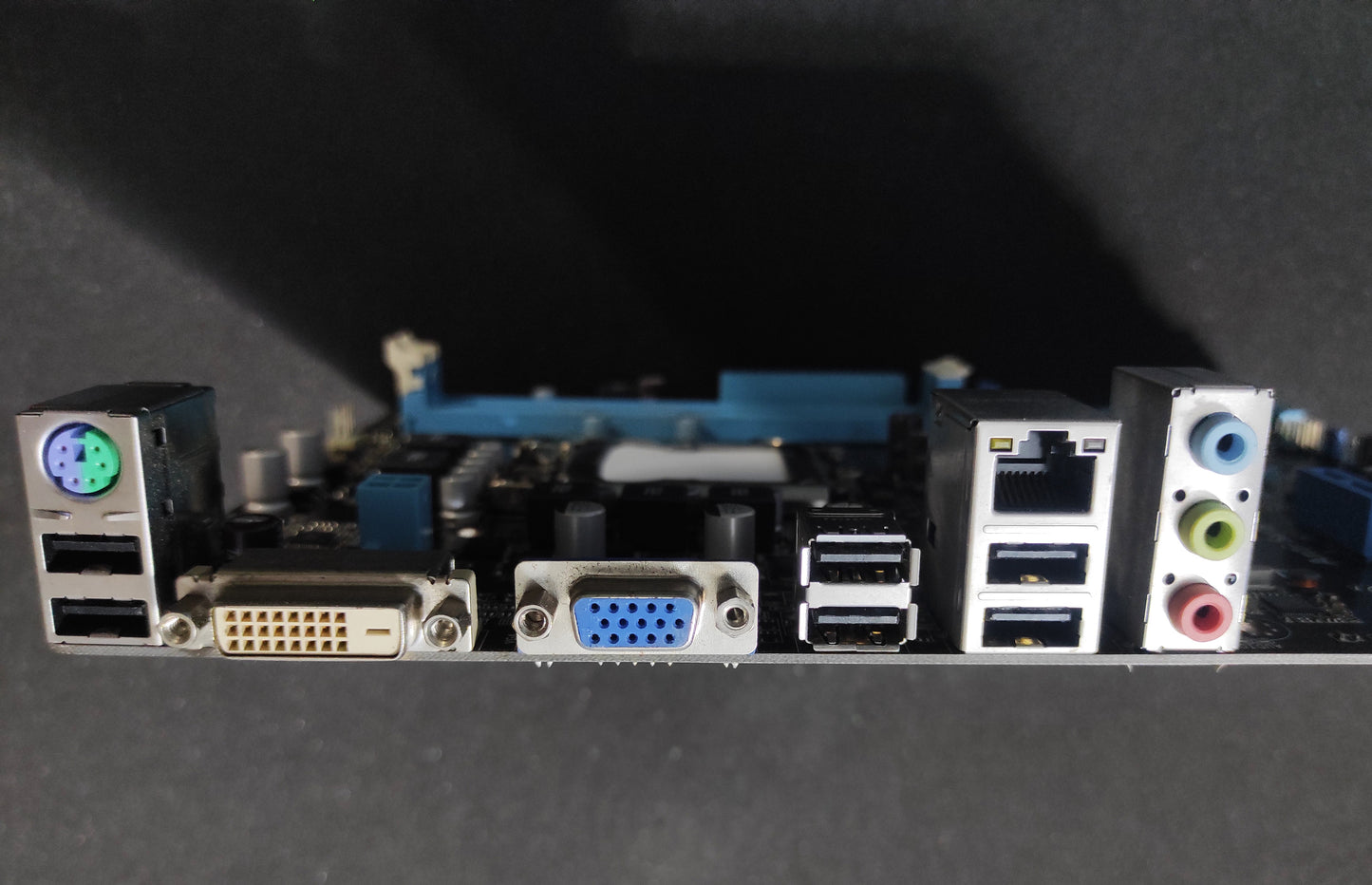 ASUS P8H61-MX R2.0 Socket 1155 mATX Motherboard DDR3 PCIe 3.0 x16 Intel H61 Express Chipset