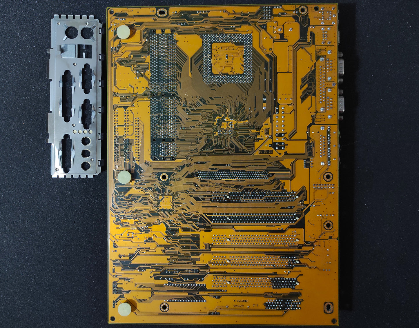 ECS P6VXAT Tualatin Socket 370 ATX Motherboard AGP PCI Apollo Pro 133T Chipset