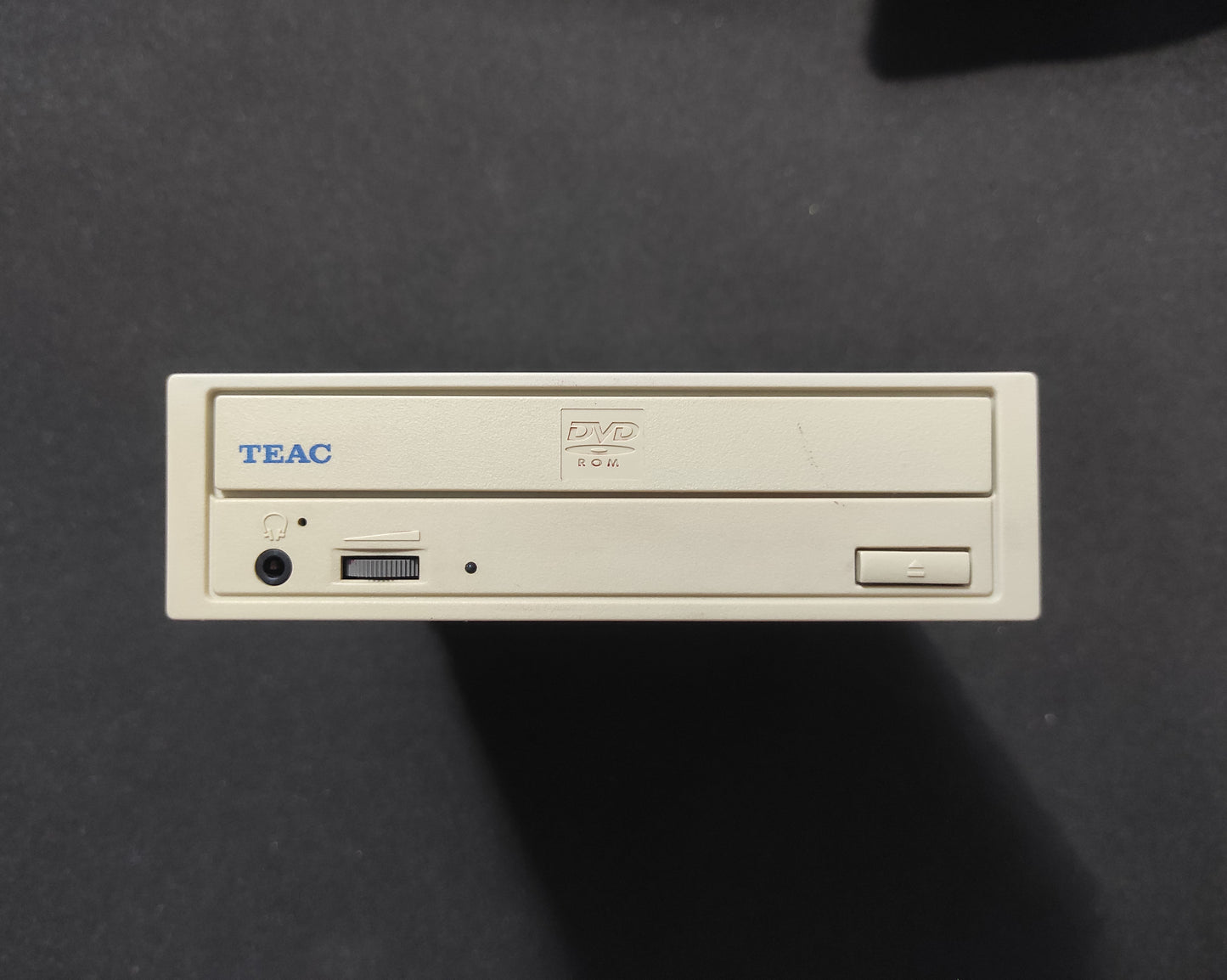 TEAC DV-516D-A95 IDE 5.25" Internal Vintage Retro Beige DVD Drive 1977117A-95